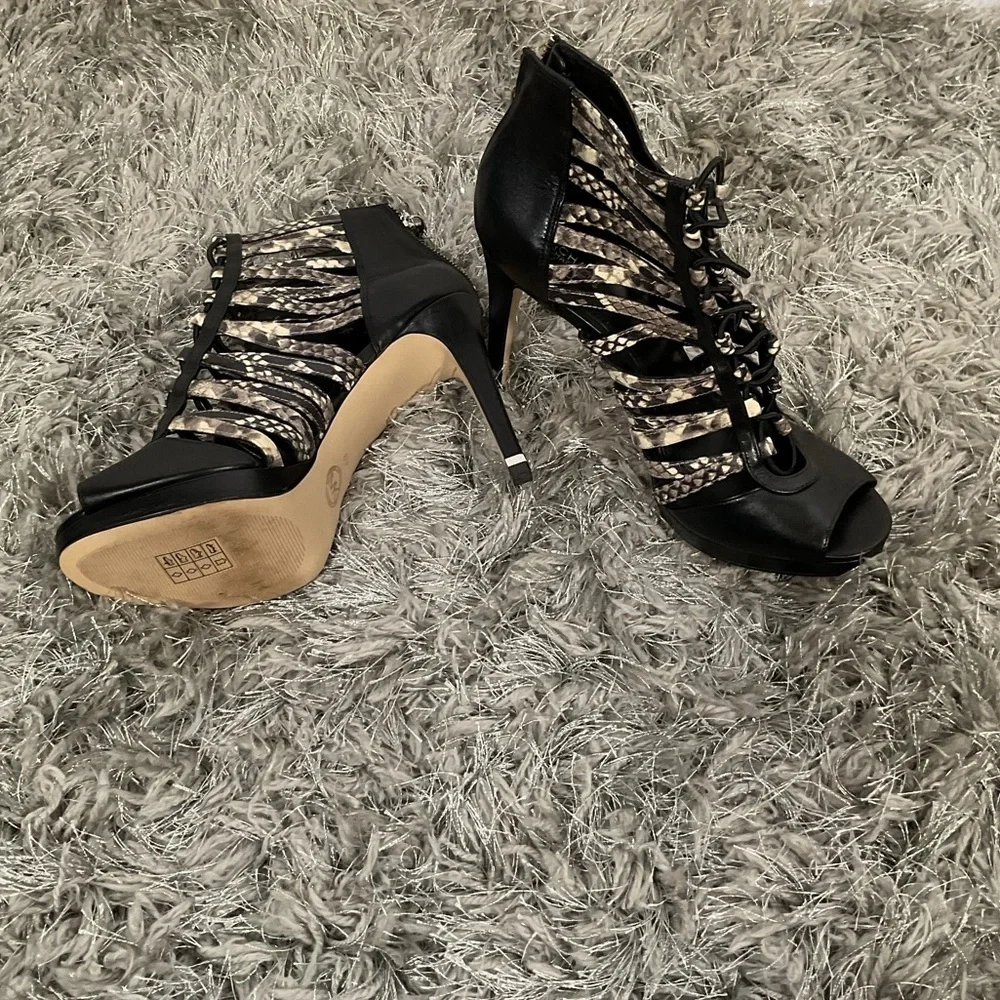 EUC Michael Kors Clarissa Platform Peep-Toe Zip Heel